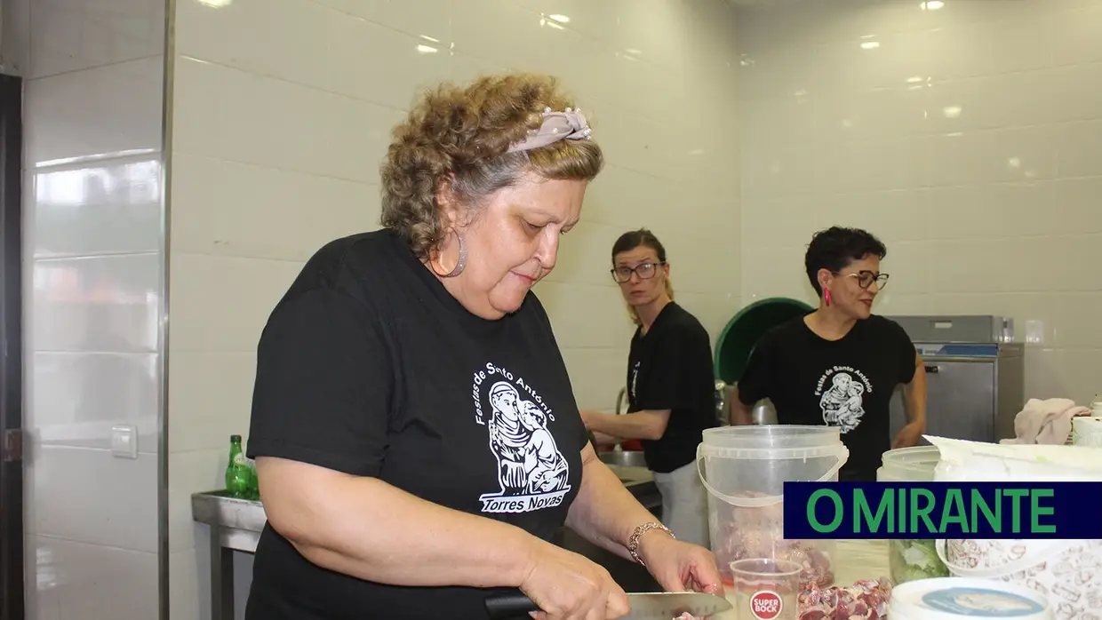 Festas de Santo António em Torres Novas fazem-se com muita cor, animação e boa comida