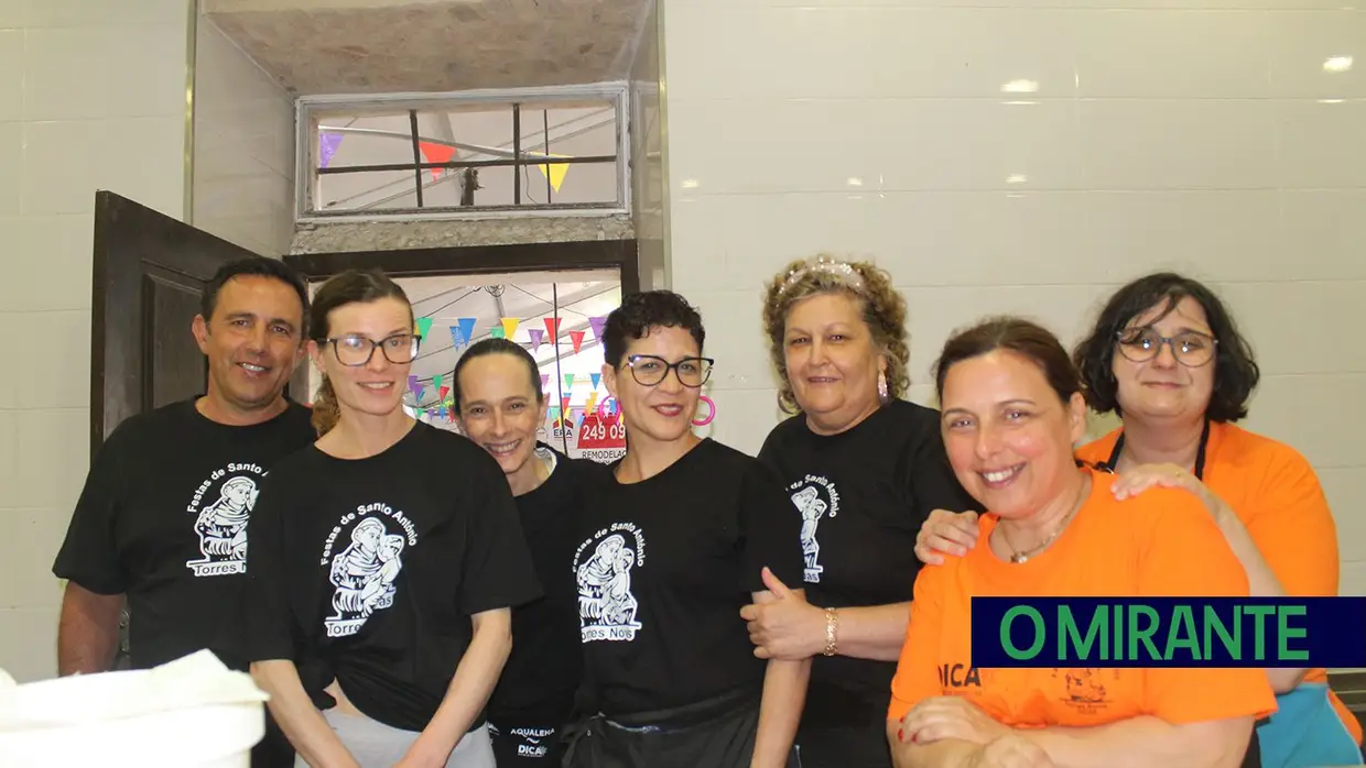 Festas de Santo António em Torres Novas fazem-se com muita cor, animação e boa comida
