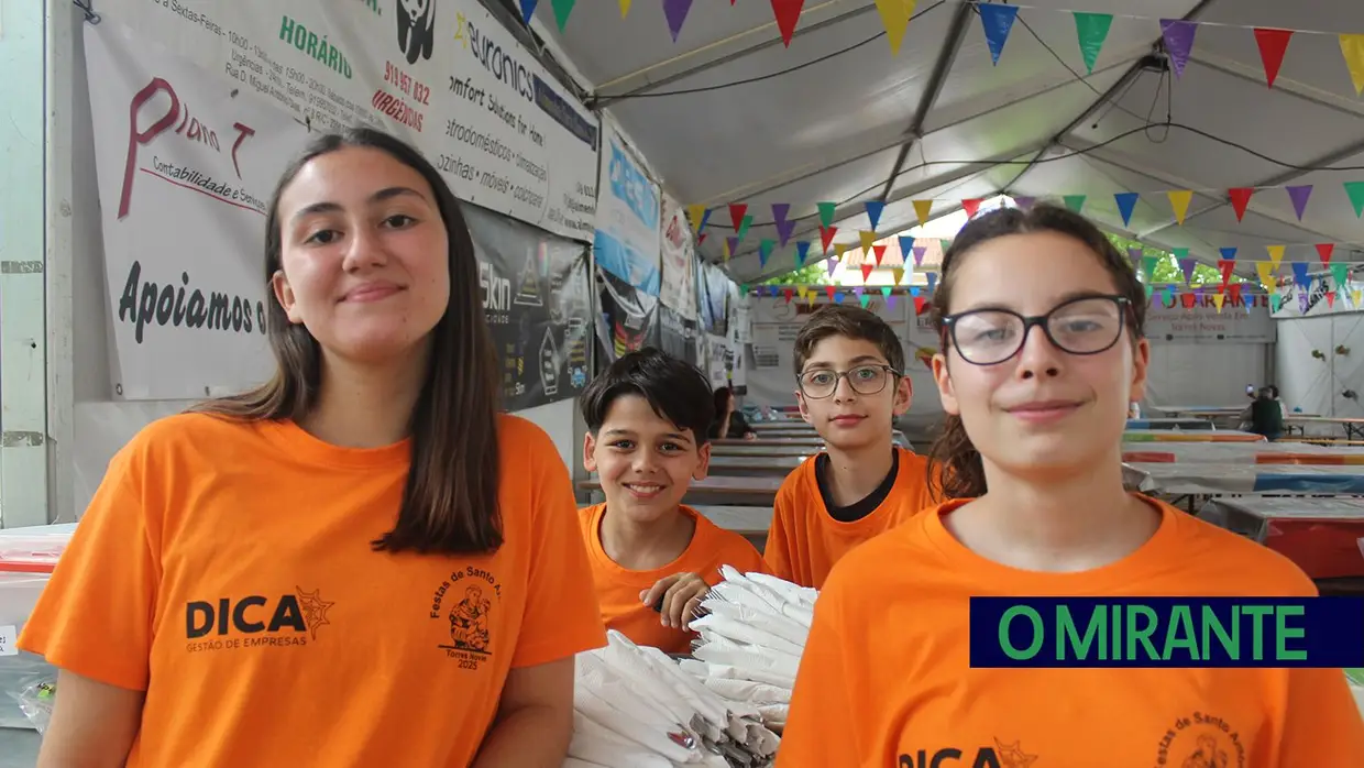 Festas de Santo António em Torres Novas fazem-se com muita cor, animação e boa comida