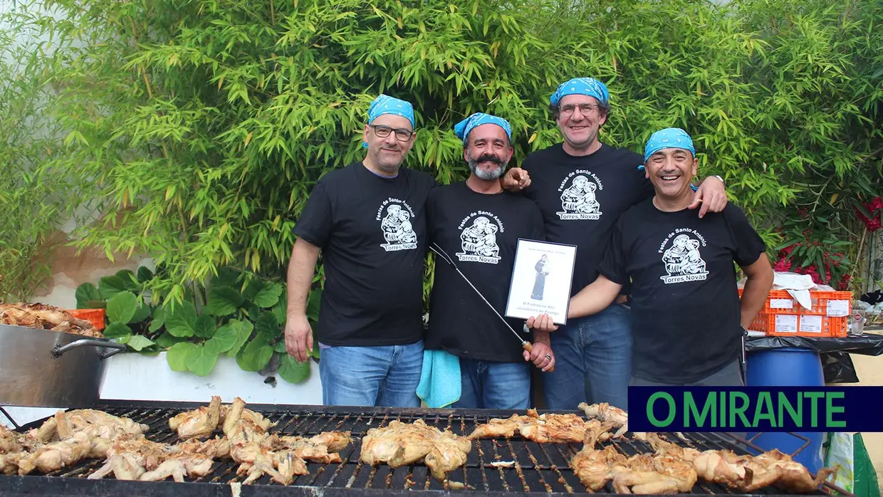 Festas de Santo António em Torres Novas fazem-se com muita cor, animação e boa comida