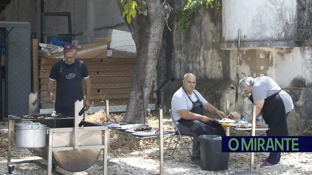 Centenas de pessoas em convívio das universidades seniores do distrito