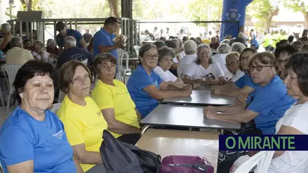 Centenas de pessoas em convívio das universidades seniores do distrito