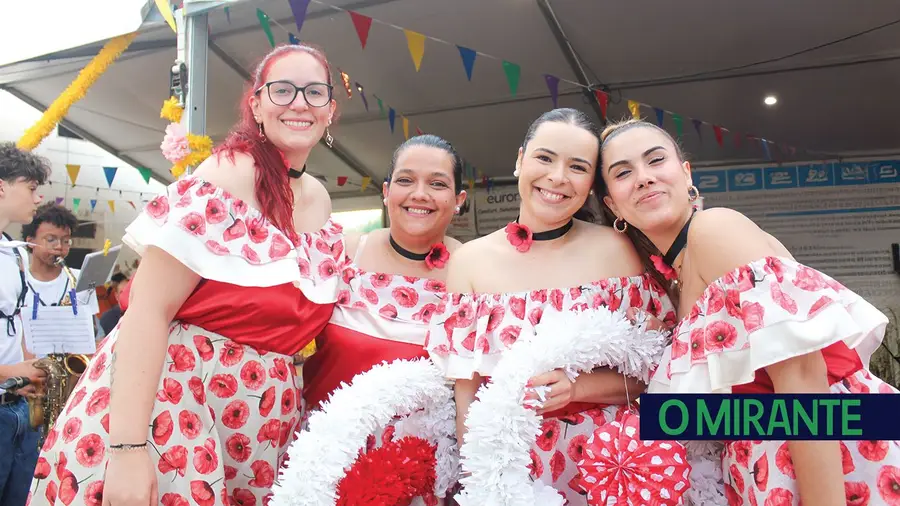 No Bairro de Santo António em Torres Novas o povo junta-se para dar vida às festas populares No Bairro de Santo António em Torres Novas o povo junta-se para dar vida às festas populares