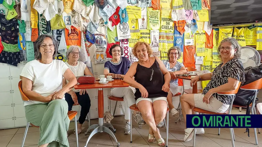 Há um café de peregrinos em Casais Robustos onde se fala de cultura mas também se pratica a calhandrice Há um café de peregrinos em Casais Robustos onde se fala de cultura mas também se pratica a calhandrice
