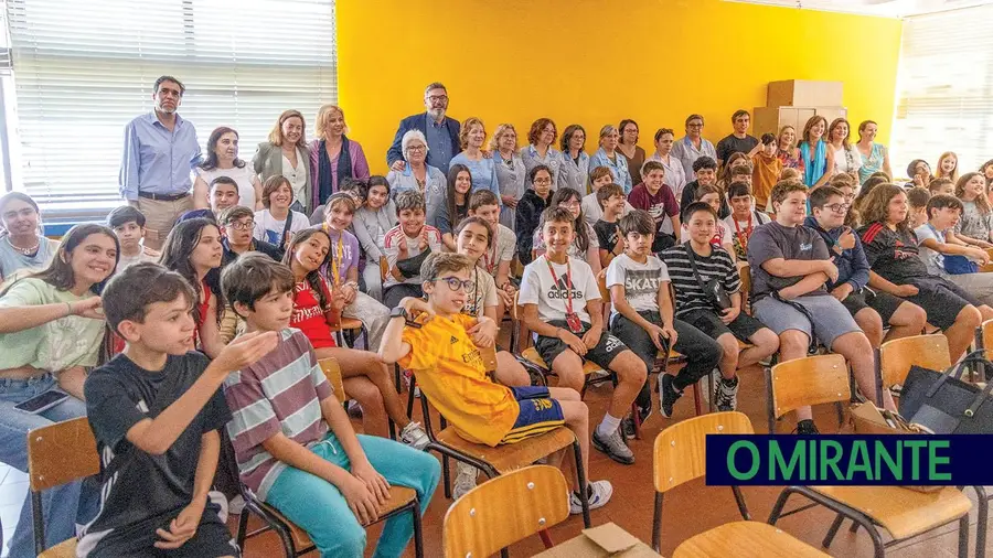 Escolas de Póvoa de Santa Iria e Alverca vencem projectos de reciclagem de embalagens Escolas de Póvoa de Santa Iria e Alverca vencem projectos de reciclagem de embalagens
