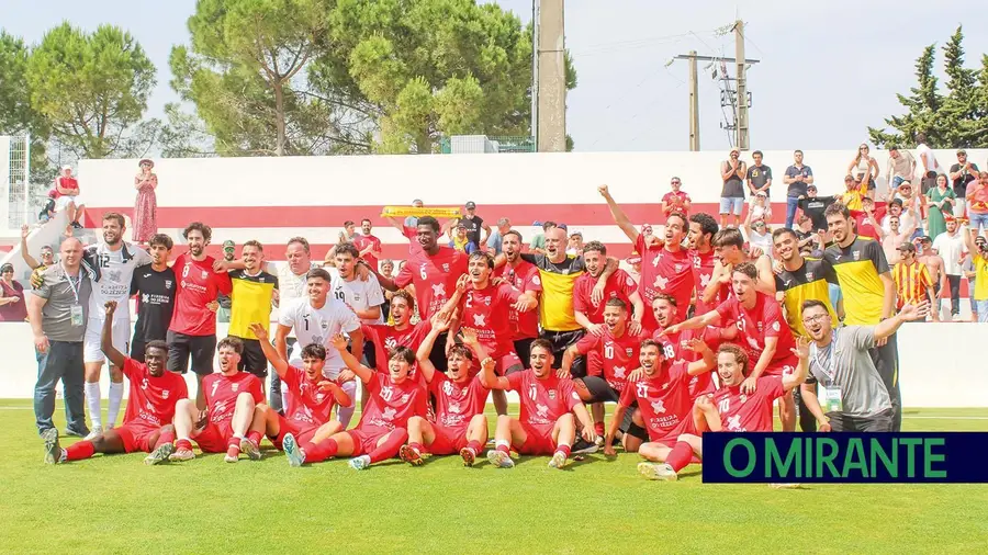 Ferreira do Zêzere rejeita subir ao Campeonato de Portugal por não ter campo com medidas mínimas Ferreira do Zêzere rejeita subir ao Campeonato de Portugal por não ter campo com medidas mínimas