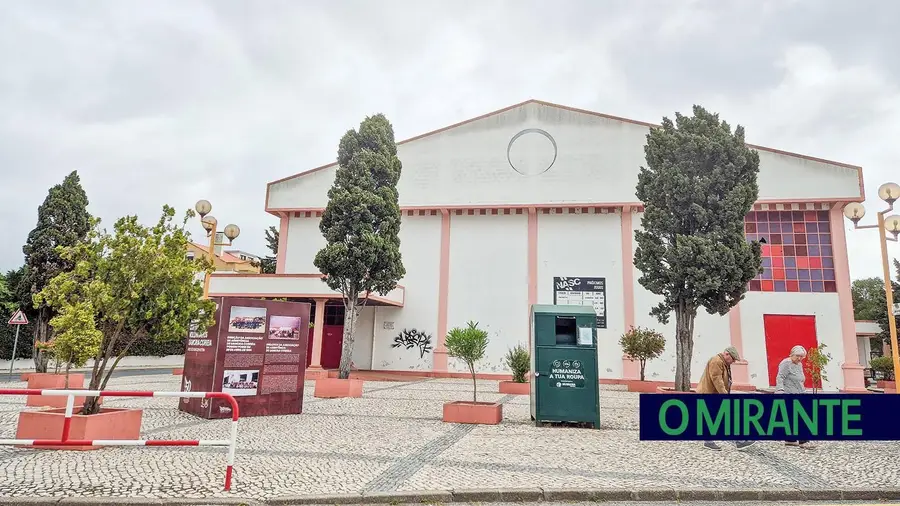 Dirigentes e atletas exigem melhorias no pavilhão de Samora Dirigentes e atletas exigem melhorias no pavilhão de Samora