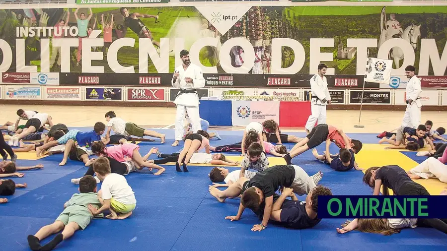 Duas centenas de crianças em mega-aula de judo em Tomar