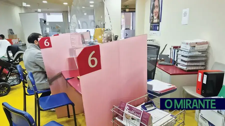 Conservatórias “bateram no fundo”: Em Santarém já nem se faz o cartão de cidadão Conservatórias “bateram no fundo”: Em Santarém já nem se faz o cartão de cidadão