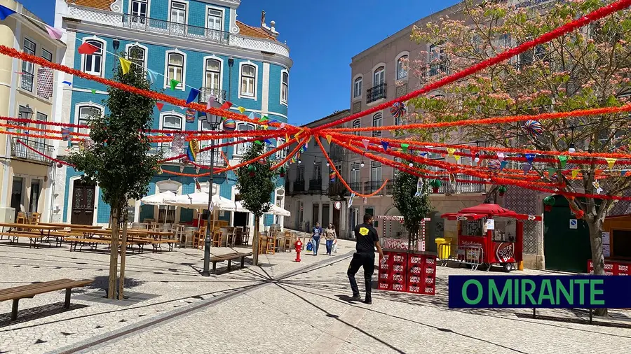 O arraial está montado em Santarém para festejar os santos populares O arraial está montado em Santarém para festejar os santos populares