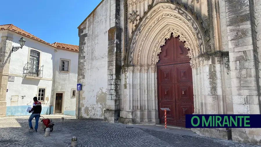 Pombos causaram estragos na Igreja da Graça e nem uma imagem de Cristo escapou Pombos causaram estragos na Igreja da Graça e nem uma imagem de Cristo escapou