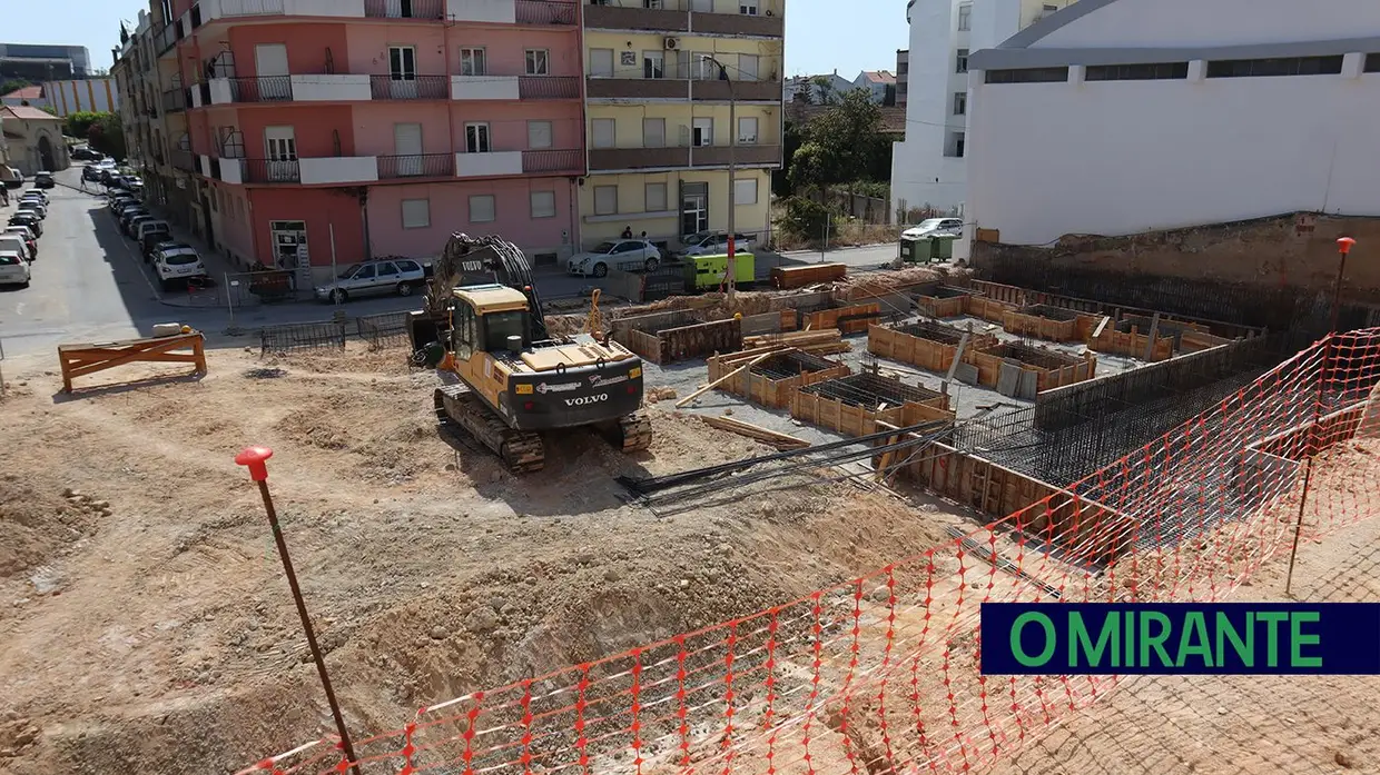 Obra da Loja do Cidadão do Cartaxo parada por falta de pagamento a trabalhadores