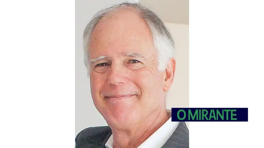 Núcleo de Santarém do Cenfim – o serviço a pessoas, o serviço às empresas, o serviço ao país Núcleo de Santarém do Cenfim – o serviço a pessoas, o serviço às empresas, o serviço ao país