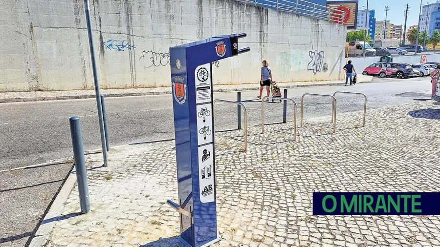 Póvoa de Santa Iria com estação de reparação de bicicletas Póvoa de Santa Iria com estação de reparação de bicicletas