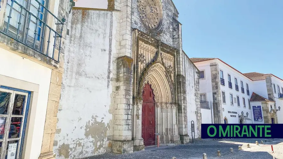 Pombos causaram estragos na Igreja da Graça e nem uma imagem de Cristo escapou Pombos causaram estragos na Igreja da Graça e nem uma imagem de Cristo escapou
