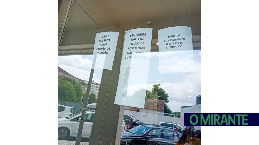 Conservatória de Santarém bateu no fundo e já nem faz o cartão de cidadão Conservatória de Santarém bateu no fundo e já nem faz o cartão de cidadão