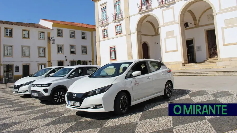 Autarquia de Tomar adquiriu três veículos 100% eléctricos. Foto Município de Tomar Autarquia de Tomar adquiriu três veículos 100% eléctricos. Foto Município de Tomar