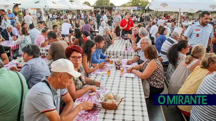 Alpiagra ao mesmo tempo que Festival da Sopa da Pedra por falta de entendimento Alpiagra ao mesmo tempo que Festival da Sopa da Pedra por falta de entendimento