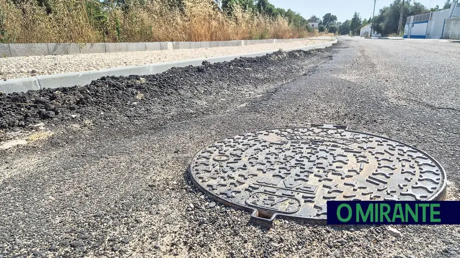 Obra inacabada põe em risco segurança rodoviária na Erra Obra inacabada põe em risco segurança rodoviária na Erra