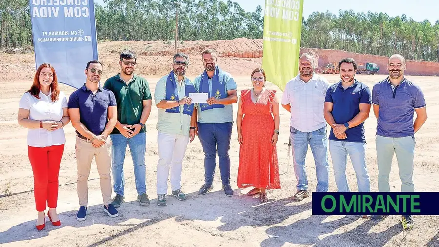 Campo de futebol de Alcobertas vai ter relvado sintético Campo de futebol de Alcobertas vai ter relvado sintético