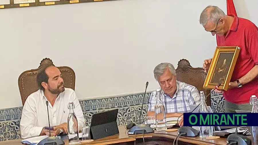 PJ recupera quadro roubado à Câmara de Santarém 47 anos depois PJ recupera quadro roubado à Câmara de Santarém 47 anos depois