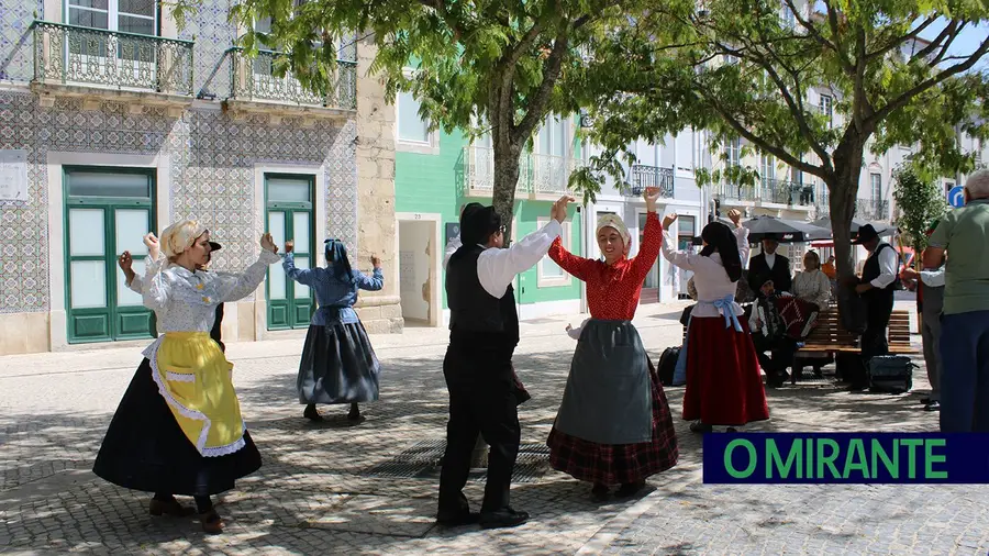 Ranchos folclóricos animam manhãs de sábado em Santarém Ranchos folclóricos animam manhãs de sábado em Santarém