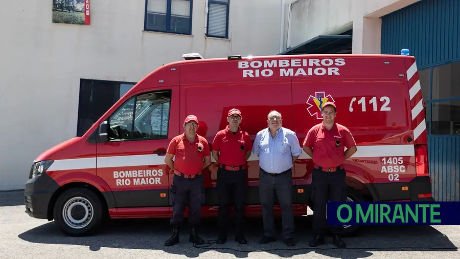 Bombeiros de Rio Maior têm nova ambulância com apoio da comunidade Bombeiros de Rio Maior têm nova ambulância com apoio da comunidade