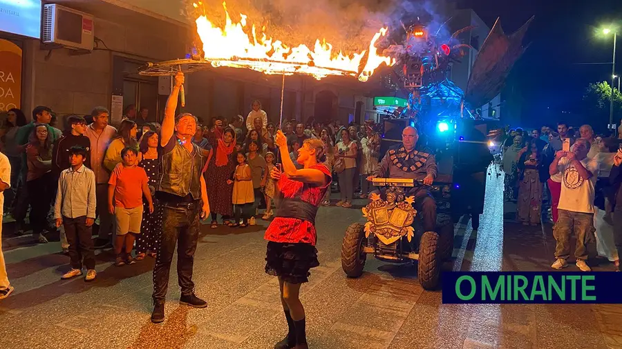 Dragão cuspiu fogo pelas ruas de Santarém Dragão cuspiu fogo pelas ruas de Santarém