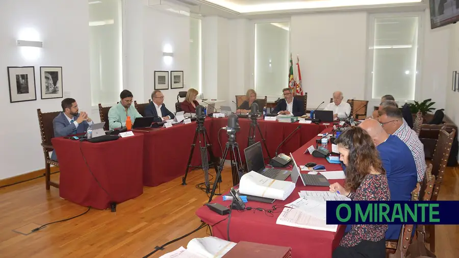Casas de banho junto da igreja da Misericórdia em VFX gerou queixas entre comunidade e autarcas Casas de banho junto da igreja da Misericórdia em VFX gerou queixas entre comunidade e autarcas