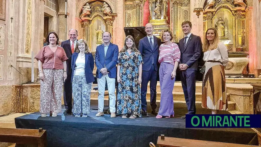 Pianista Eliane Reyes foi à Igreja da Misericórdia de Coruche interpretar as 14 valsas de Chopin Pianista Eliane Reyes foi à Igreja da Misericórdia de Coruche interpretar as 14 valsas de Chopin