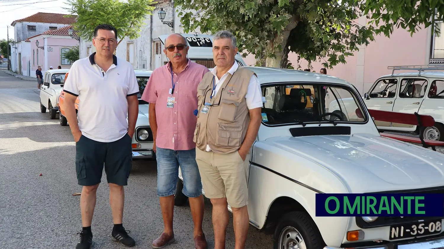 Encontro de Renault 4 na Chamusca juntou 150 pessoas