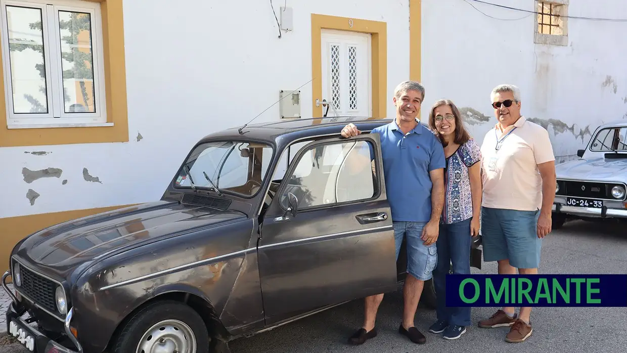 Encontro de Renault 4 na Chamusca juntou 150 pessoas