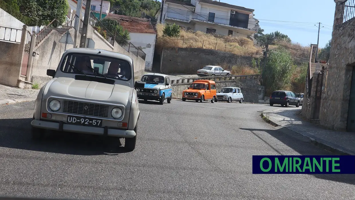 Encontro de Renault 4 na Chamusca juntou 150 pessoas