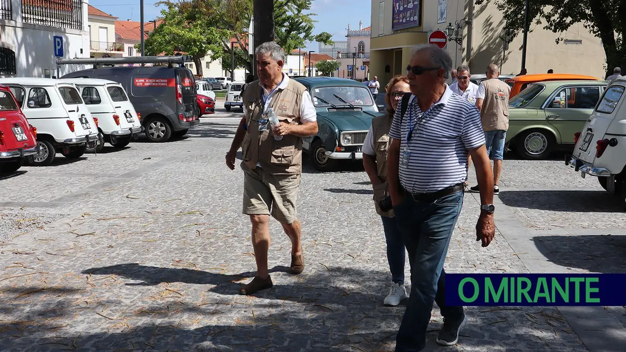 Encontro de Renault 4 na Chamusca juntou 150 pessoas