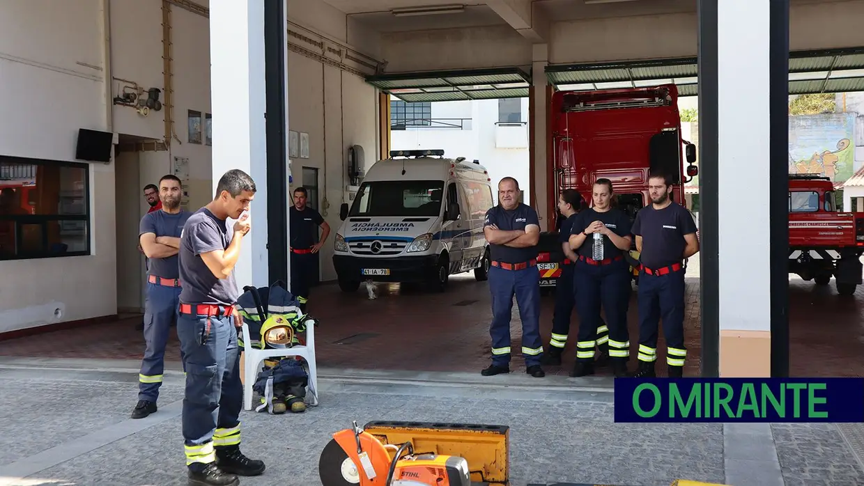 Encontro de Renault 4 na Chamusca juntou 150 pessoas