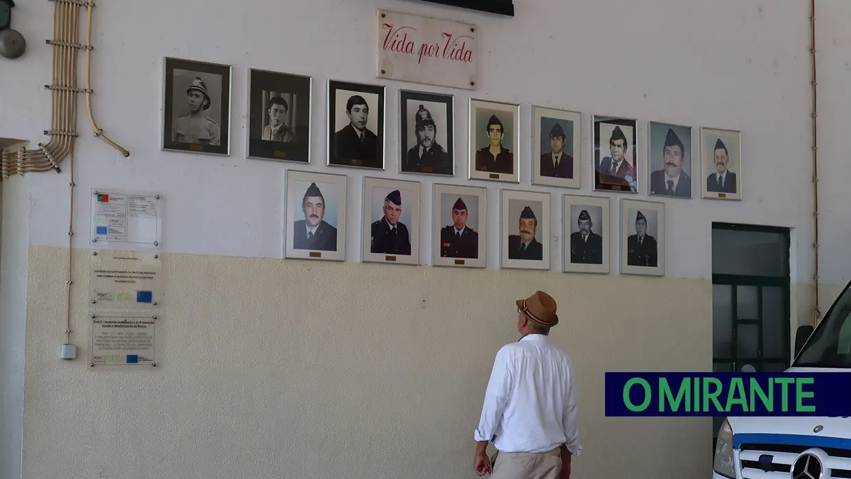 Encontro de Renault 4 na Chamusca juntou 150 pessoas