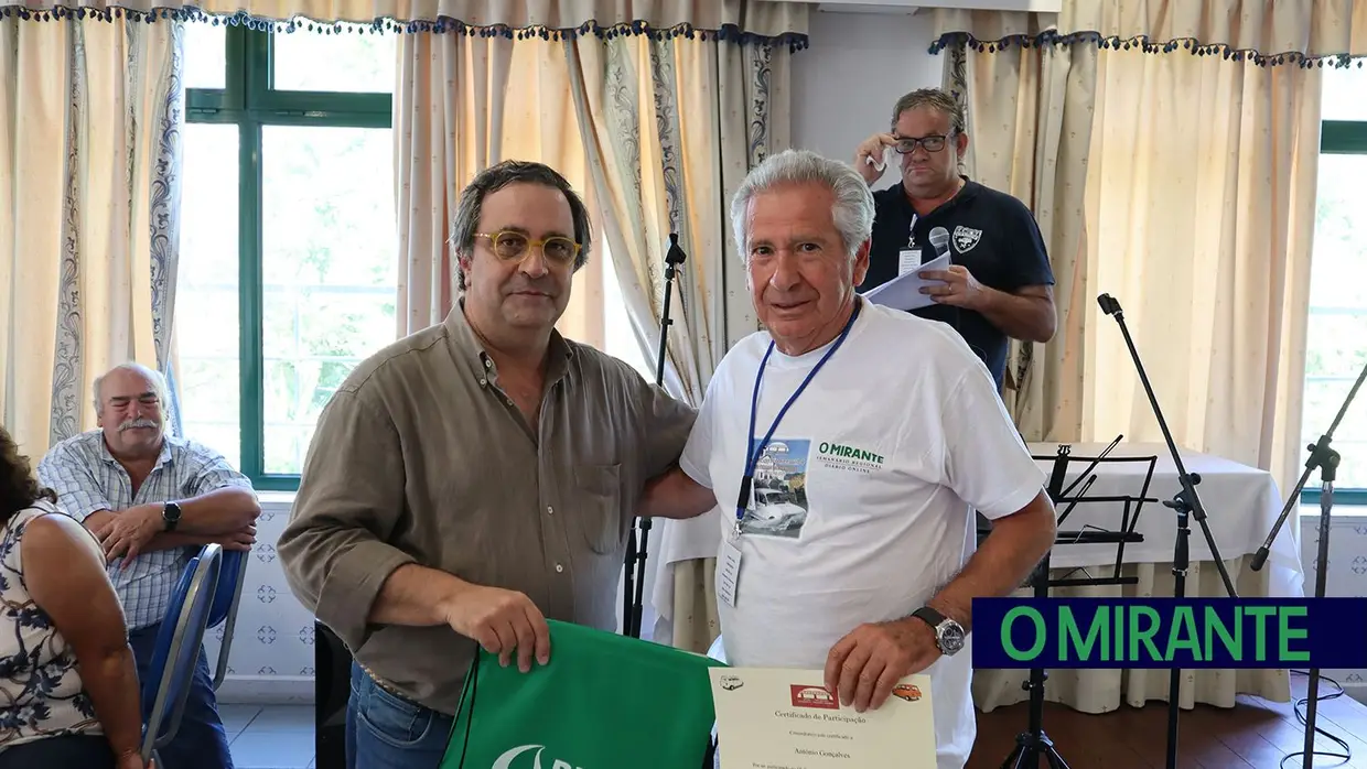 Encontro de Renault 4 na Chamusca juntou 150 pessoas