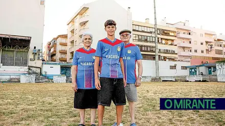Um avental? Uma bata? A farda do Super-Homem?