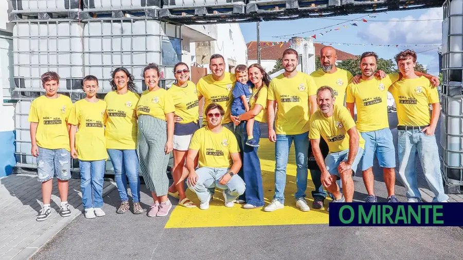 Em Assentiz as crianças e jovens também ajudam à festa