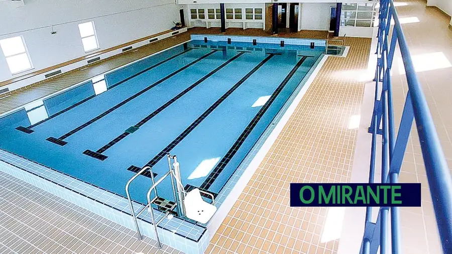 Câmara de Sardoal avança com obras de eficiência energética no complexo desportivo e piscina