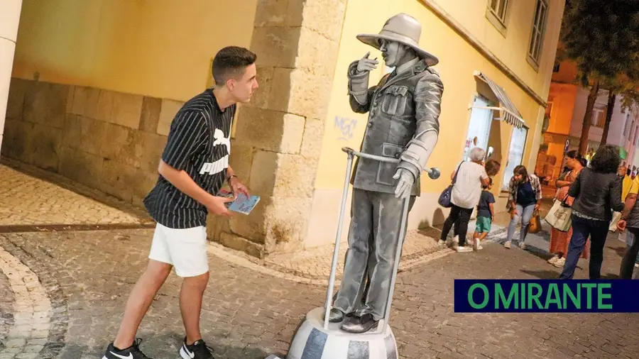 Vinte estátuas vivas vão animar as ruas de Santarém Vinte estátuas vivas vão animar as ruas de Santarém