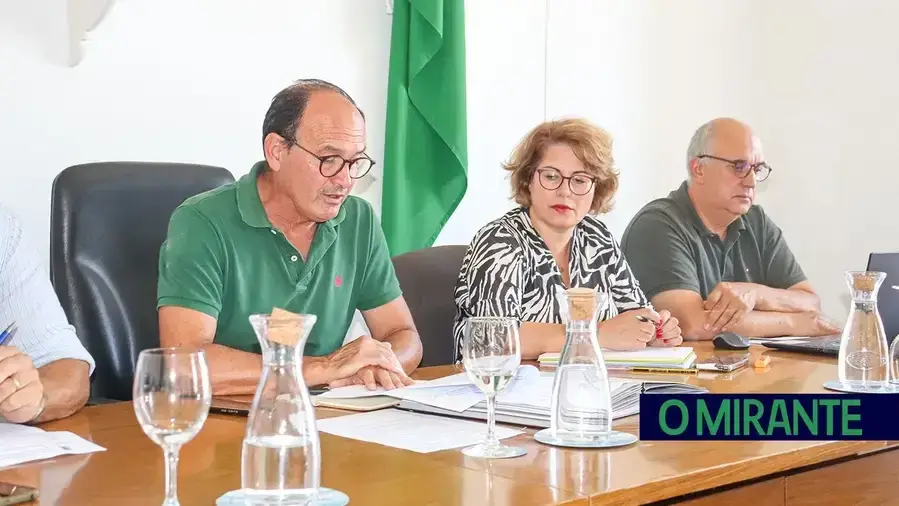 Reunião de Câmara de Coruche adiada uma semana por falta de vereadores Reunião de Câmara de Coruche adiada uma semana por falta de vereadores