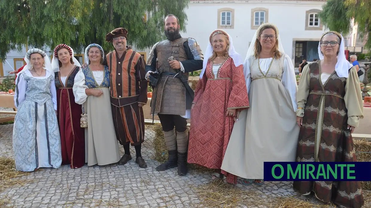 Arruda dos Vinhos celebrou 500 anos das festas com ceia real