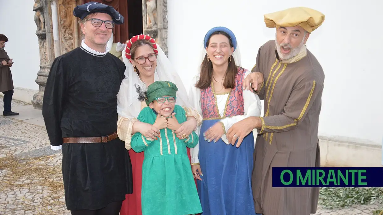 Arruda dos Vinhos celebrou 500 anos das festas com ceia real