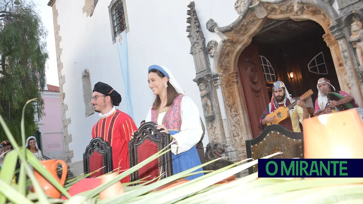 Arruda dos Vinhos celebrou 500 anos das festas com ceia real