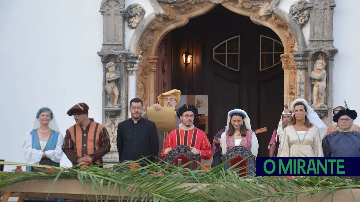 Arruda dos Vinhos celebrou 500 anos das festas com ceia real