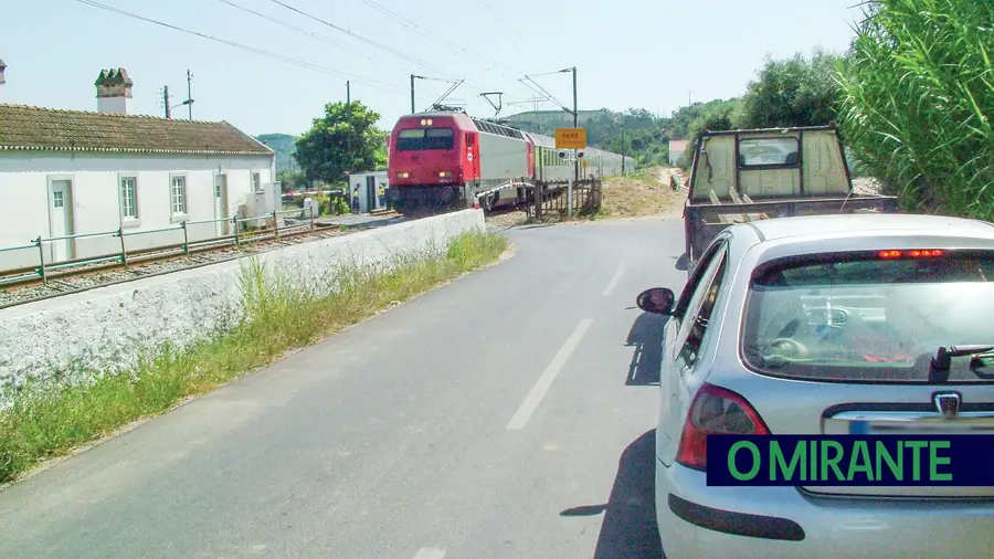 Há uma luz ao fundo do túnel para acabar com passagens de nível em Santarém e Cartaxo Há uma luz ao fundo do túnel para acabar com passagens de nível em Santarém e Cartaxo