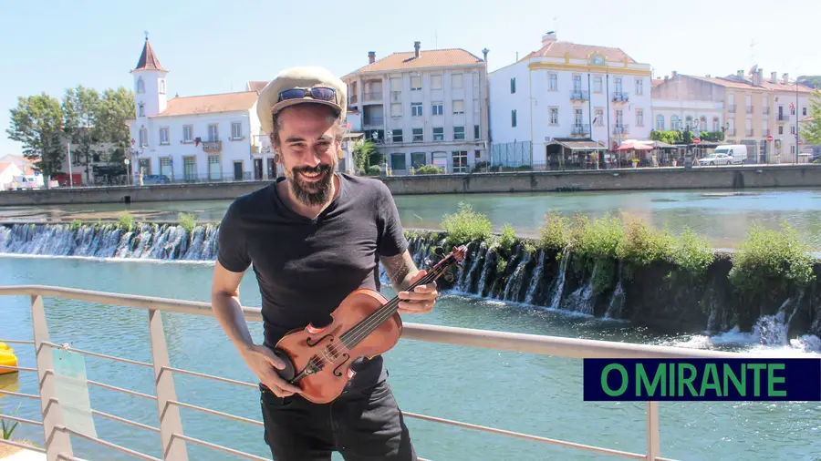 Marco Rosa é um músico de Tomar com diversos projectos em Portugal e no estrangeiro