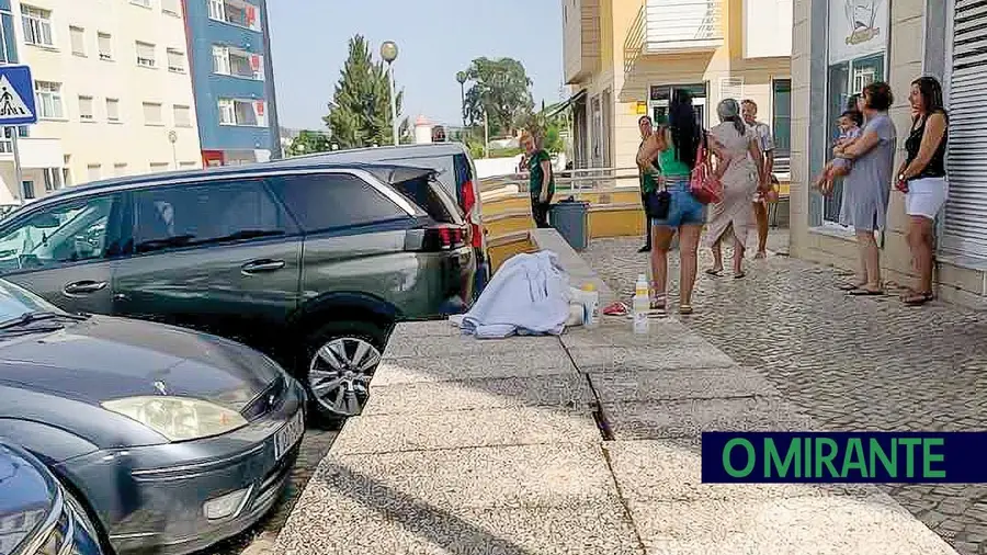 Soraia Moreira deu à luz numa rua do Carregado e Governo manda abrir inquérito Soraia Moreira deu à luz numa rua do Carregado e Governo manda abrir inquérito