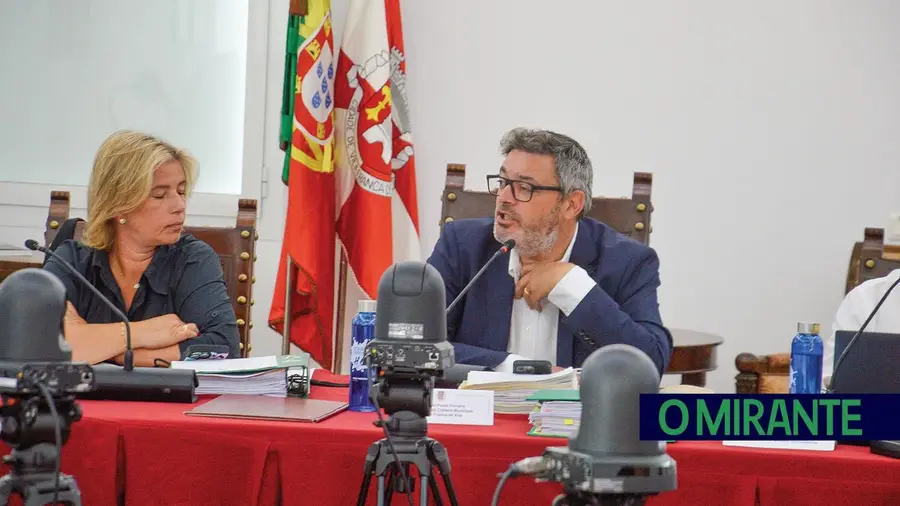 Vila Franca de Xira avança com concurso público para reparar cais e pontões danificados por temporal Vila Franca de Xira avança com concurso público para reparar cais e pontões danificados por temporal